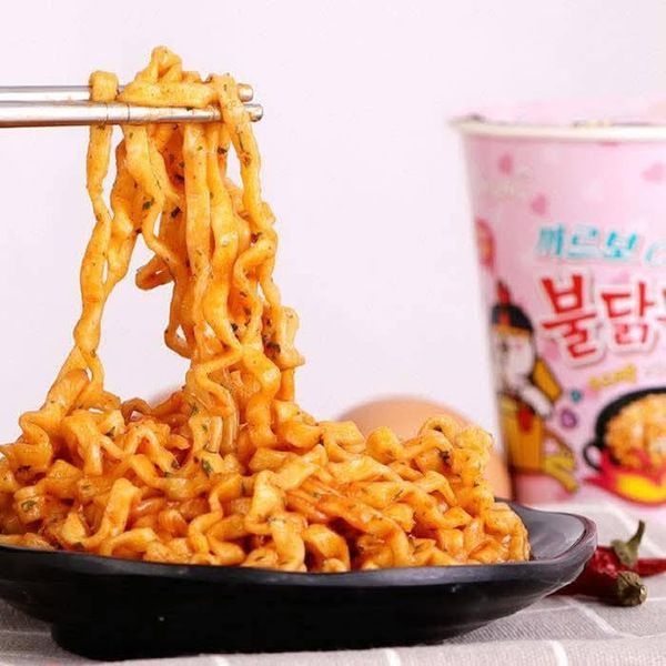 Buldak Hot Chicken Ramen Carbonara (в стакані) 1354 фото